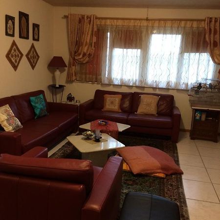 Bed and Breakfast Mona'S Sleep & Go Buren  Экстерьер фото