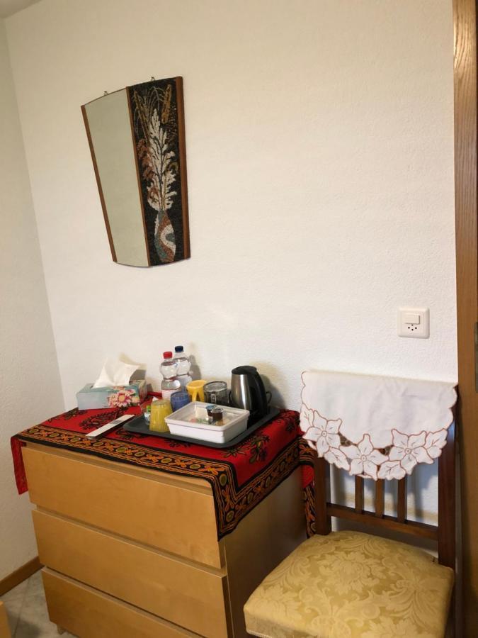 Bed and Breakfast Mona'S Sleep & Go Buren  Экстерьер фото