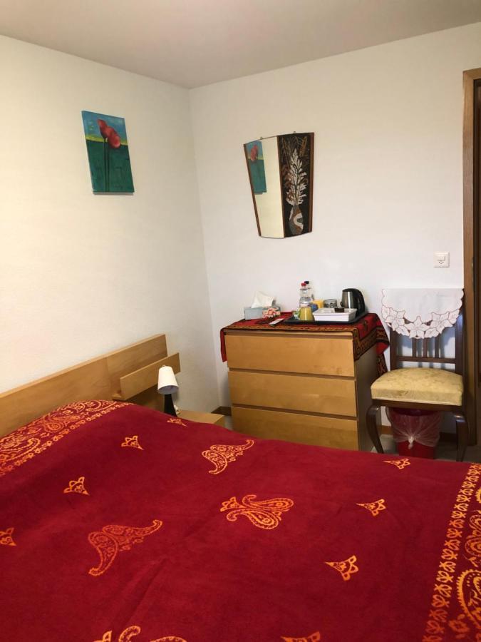 Bed and Breakfast Mona'S Sleep & Go Buren  Экстерьер фото