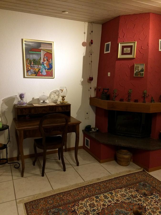 Bed and Breakfast Mona'S Sleep & Go Buren  Экстерьер фото