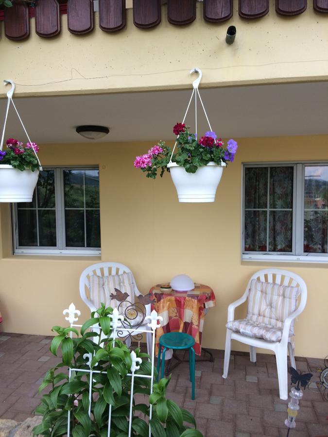 Bed and Breakfast Mona'S Sleep & Go Buren  Экстерьер фото